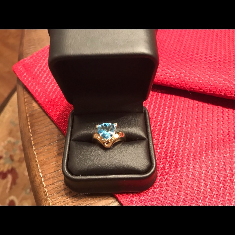 14k Yellow Gold Ladies Blue Topaz Ring